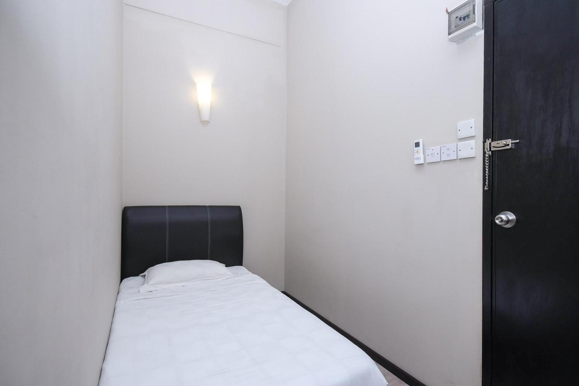 Spot On 89838 Lm Residence Miri Buitenkant foto
