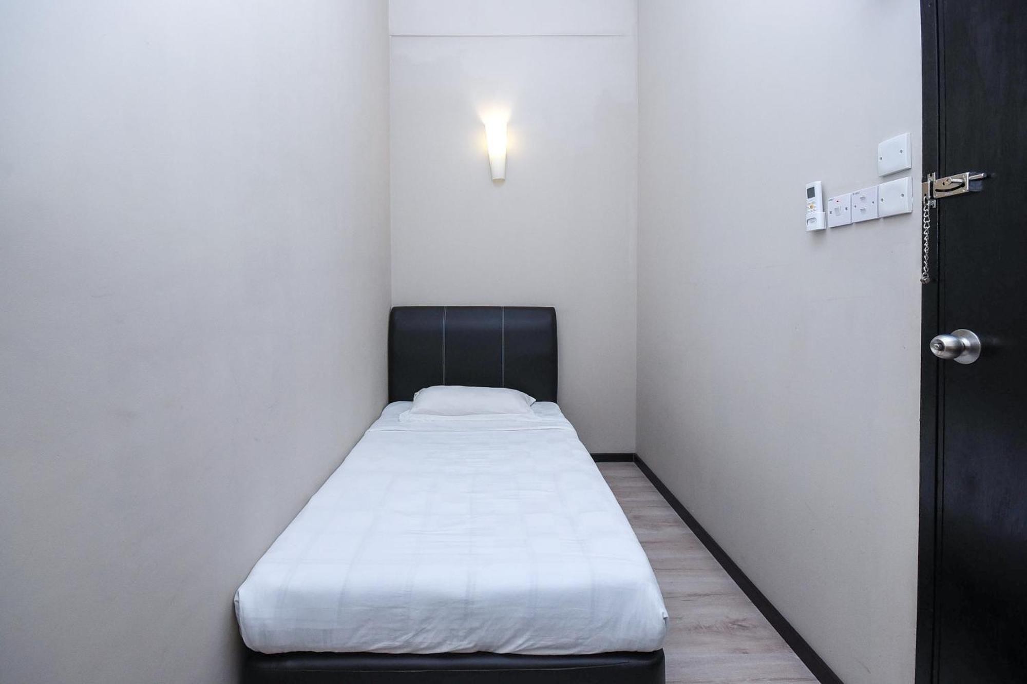 Spot On 89838 Lm Residence Miri Buitenkant foto
